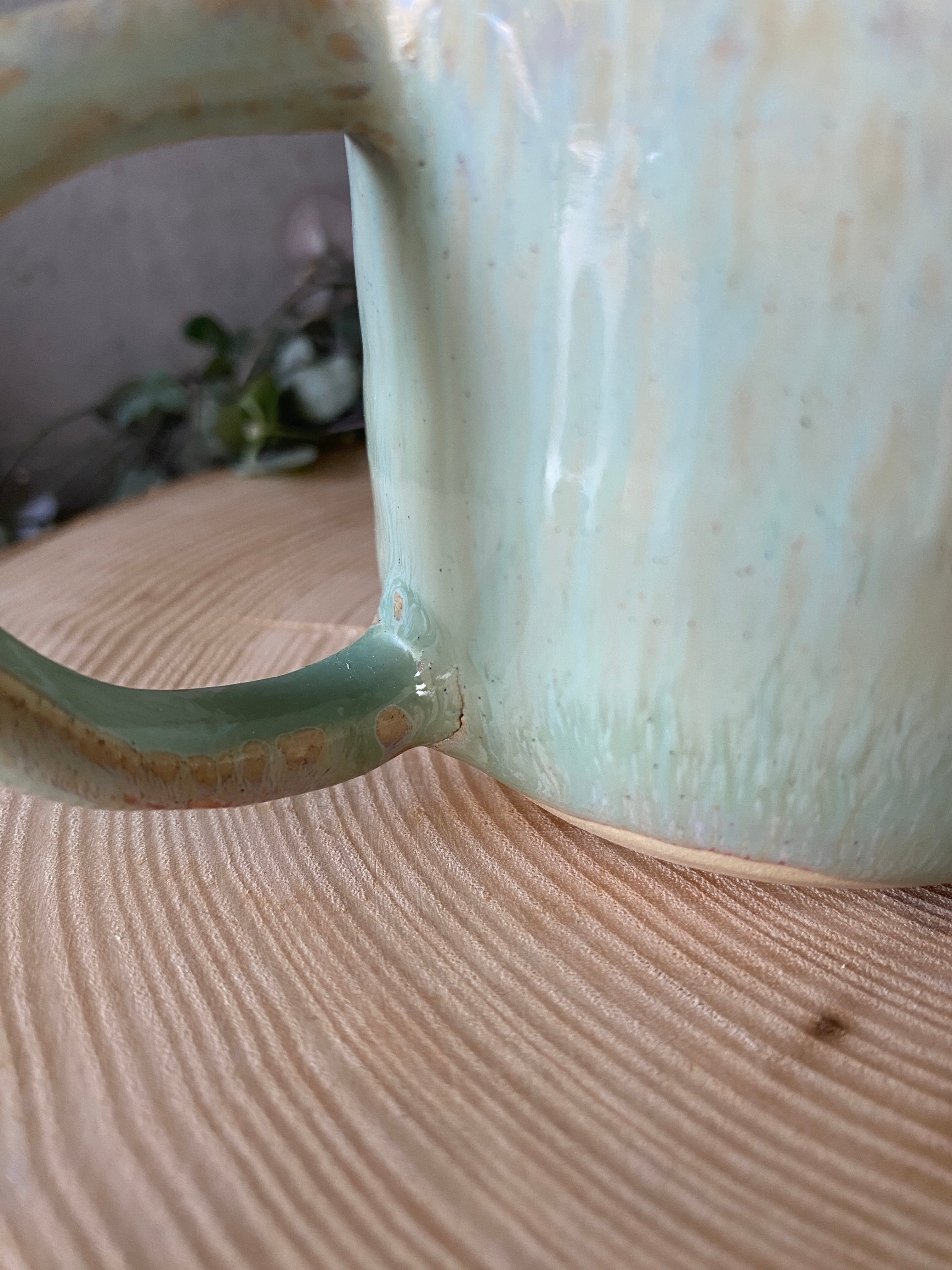 _SLEVA_ Hrnek Kropenatý s uchem