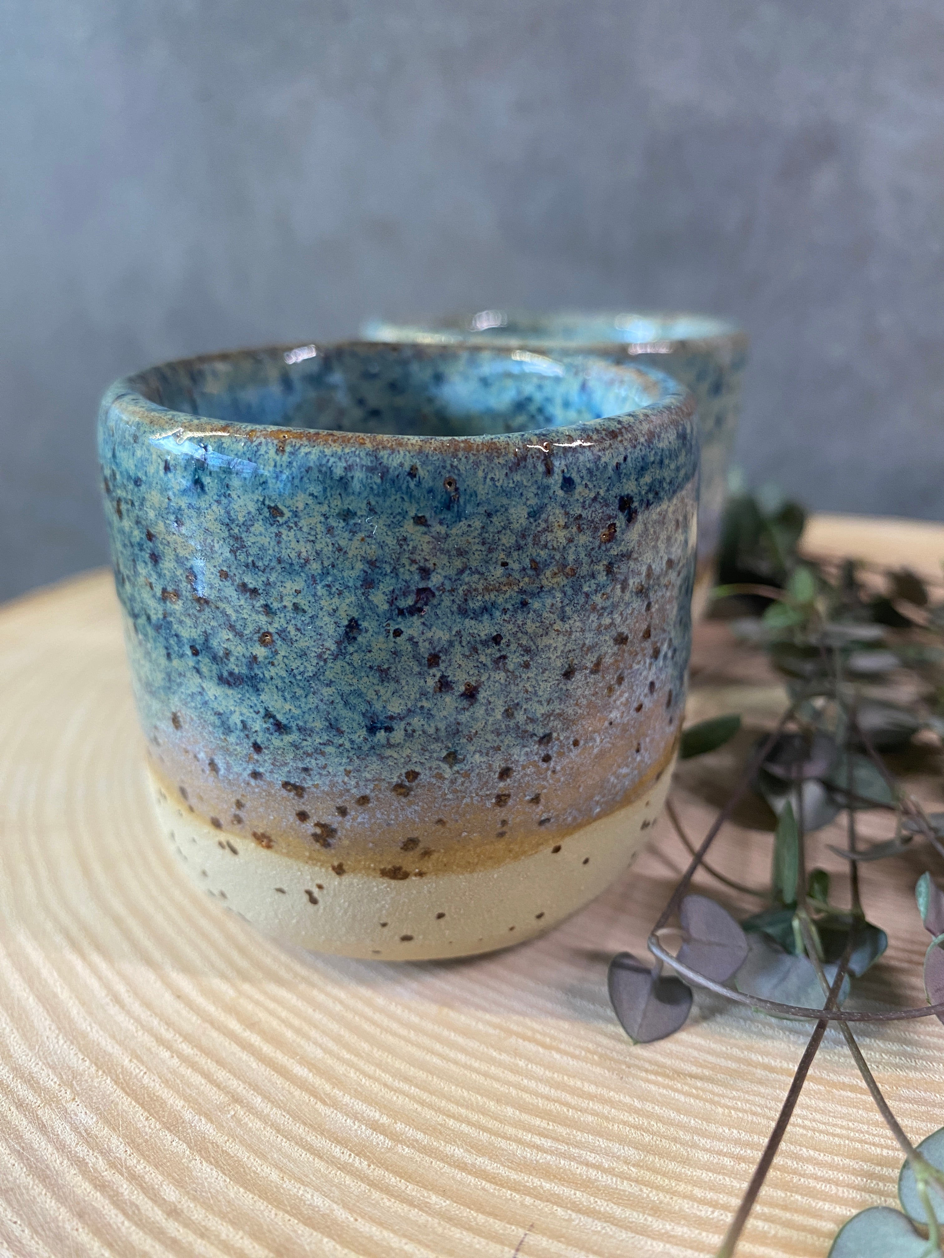 Šálek s puntíkama I.