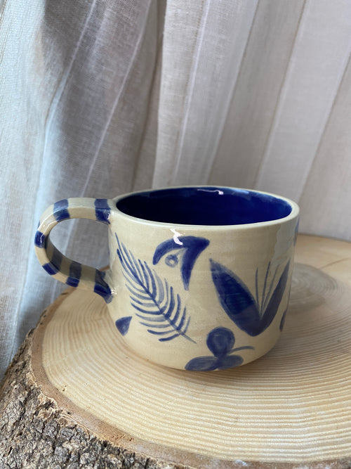 A) Hrnek Květiny s uchem