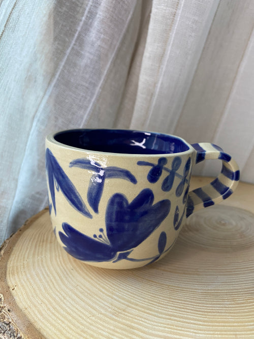 A) Hrnek Květiny s uchem II.